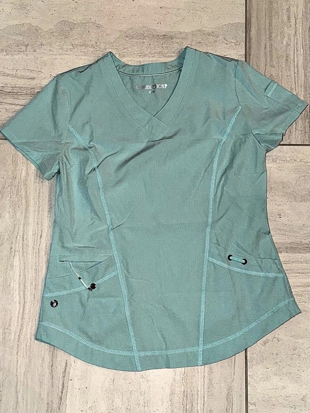 Scrub Top in light Sage
